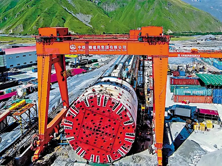 /cranepro/images/Gantry-Crane-for-Shield-Tunneling-Machines-1.webp