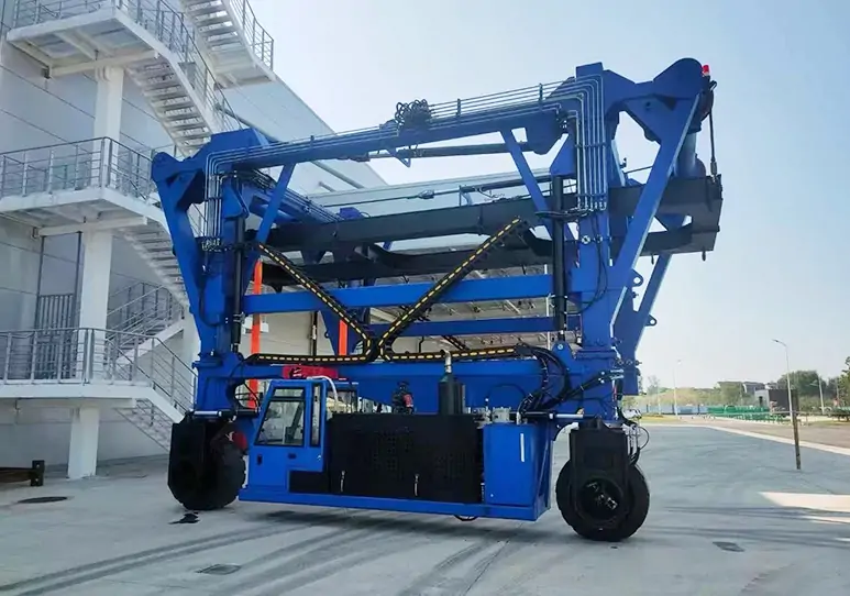 /cranepro/images/straddle-carrier-3.webp
