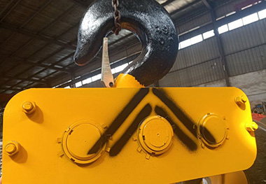 The main structural forms of container spreaders