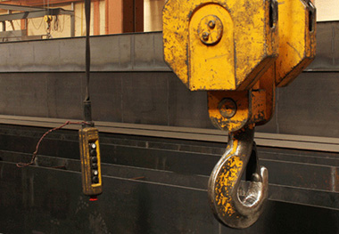 What are the key points when using a large hook group for lifting?