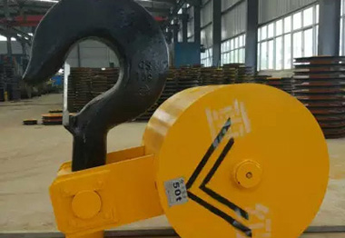 Introduction to the use of hooks in bridge cranes