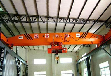 What does the lifting mechanism of the hook group include?