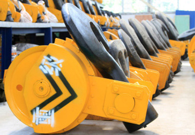 What are the common pulleys used in cranes? What should I pay attention to?
