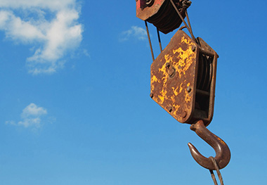 What should be paid attention to when connecting the hook and the flexible sling?