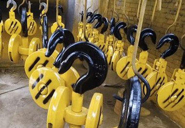 The role of the hook in lifting work