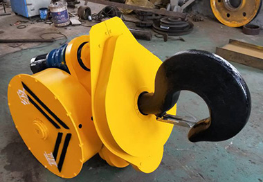 How to prevent container spreader overload? Manufacturers share some tips