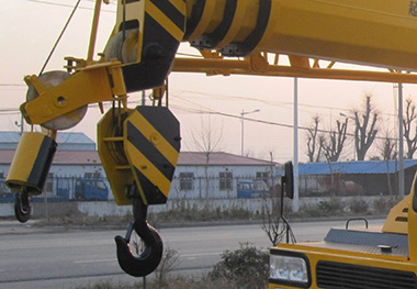 What are the causes and solutions for the hook group falling during the crane application process?