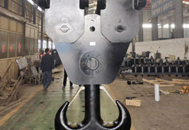 Antifall safety device for crane hook