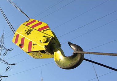 What are the structural forms of container spreaders?