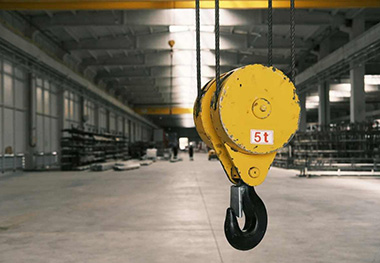 Comparison between imported and domestic crane hooks