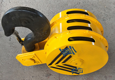 In order to reduce accidents, how should we use the lifting hook?